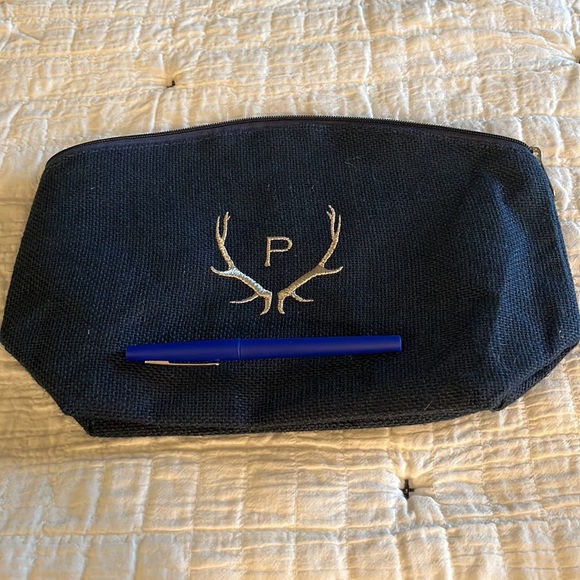 Toiletry cases - monogrammed P and plain blue - Picture 5 of 5